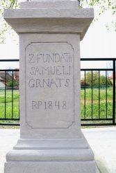 Historický kamenný kríž na Majeroch znova inštalovaný