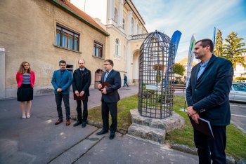 Klietka hanby slávnostne odhalená