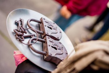 Klietka hanby slávnostne odhalená