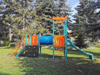 V materských školách pribudli nové detské ihriská