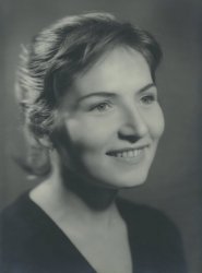 Zomrela herečka a Krupinčanka Emília Došeková (1937 – 2021)