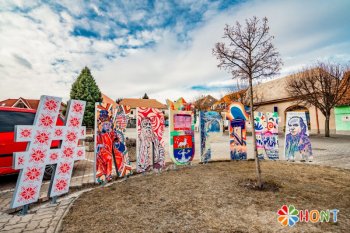 Nápis # KRUPINA sa nachádza už aj na Malom rínku v Krupine