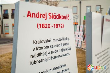 Nápis # KRUPINA sa nachádza už aj na Malom rínku v Krupine