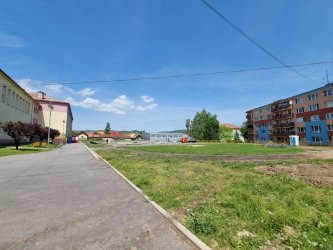 Práce na rekonštrukcii atletických zariadení v areáli základných škôl v Krupine sa začali