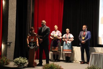 Osobnosti mesta na slávnostnom Mestskom zastupiteľstve v Krupine počas Dní mesta Krupina