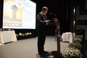 Osobnosti mesta na slávnostnom Mestskom zastupiteľstve v Krupine počas Dní mesta Krupina
