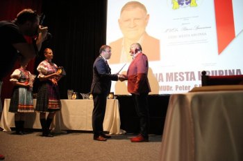 Osobnosti mesta na slávnostnom Mestskom zastupiteľstve v Krupine počas Dní mesta Krupina