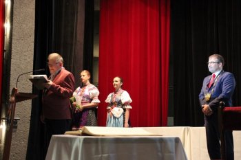 Osobnosti mesta na slávnostnom Mestskom zastupiteľstve v Krupine počas Dní mesta Krupina