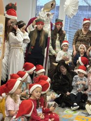 Mikuláš navštívil Krupinu a rozžiaril vianočný stromček na námestí