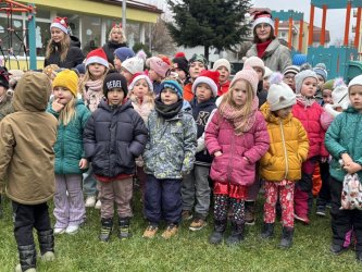 Mikuláš navštívil Krupinu a rozžiaril vianočný stromček na námestí