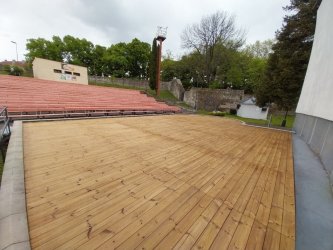 Amfiteáter V. Polónyiho má nielen nové pódium