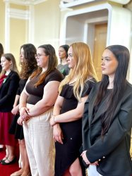 V obradných priestoroch Mesta Krupina si maturanti prevzali maturitné vysvedčenia