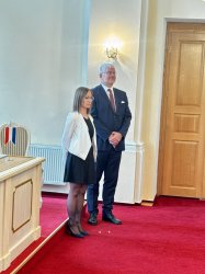 V obradných priestoroch Mesta Krupina si maturanti prevzali maturitné vysvedčenia