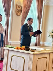 V obradných priestoroch Mesta Krupina si maturanti prevzali maturitné vysvedčenia