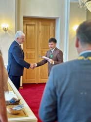 V obradných priestoroch Mesta Krupina si maturanti prevzali maturitné vysvedčenia
