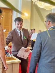 V obradných priestoroch Mesta Krupina si maturanti prevzali maturitné vysvedčenia