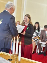 V obradných priestoroch Mesta Krupina si maturanti prevzali maturitné vysvedčenia
