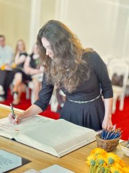 V obradných priestoroch Mesta Krupina si maturanti prevzali maturitné vysvedčenia