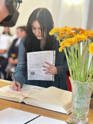 V obradných priestoroch Mesta Krupina si maturanti prevzali maturitné vysvedčenia