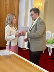 V obradných priestoroch Mesta Krupina si maturanti prevzali maturitné vysvedčenia