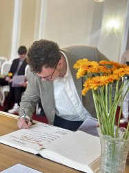 V obradných priestoroch Mesta Krupina si maturanti prevzali maturitné vysvedčenia