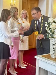 V obradných priestoroch Mesta Krupina si maturanti prevzali maturitné vysvedčenia
