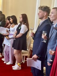 V obradných priestoroch Mesta Krupina si maturanti prevzali maturitné vysvedčenia